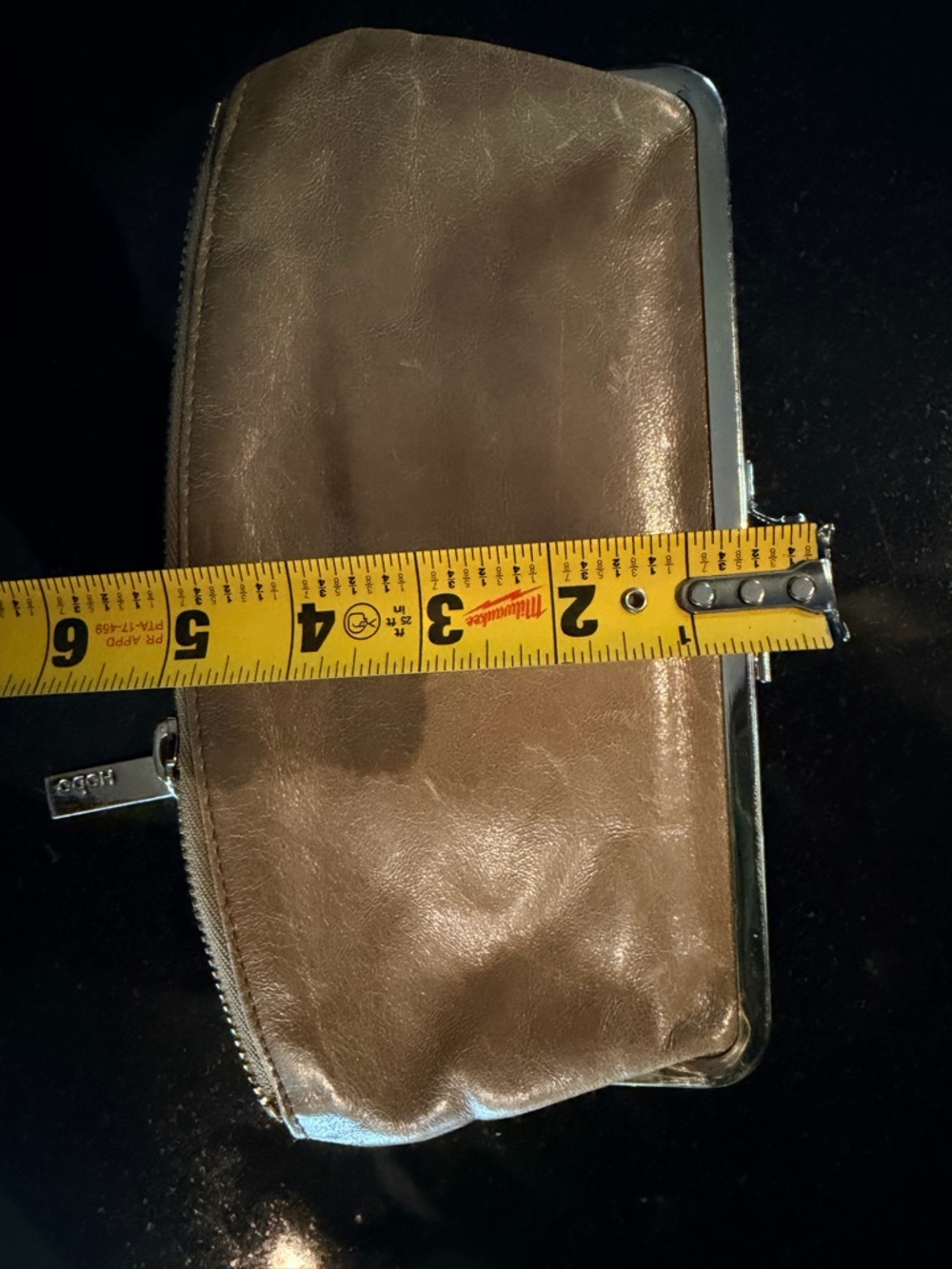 HOBO Millie Clutch in green/gray - Picture 4 of 8